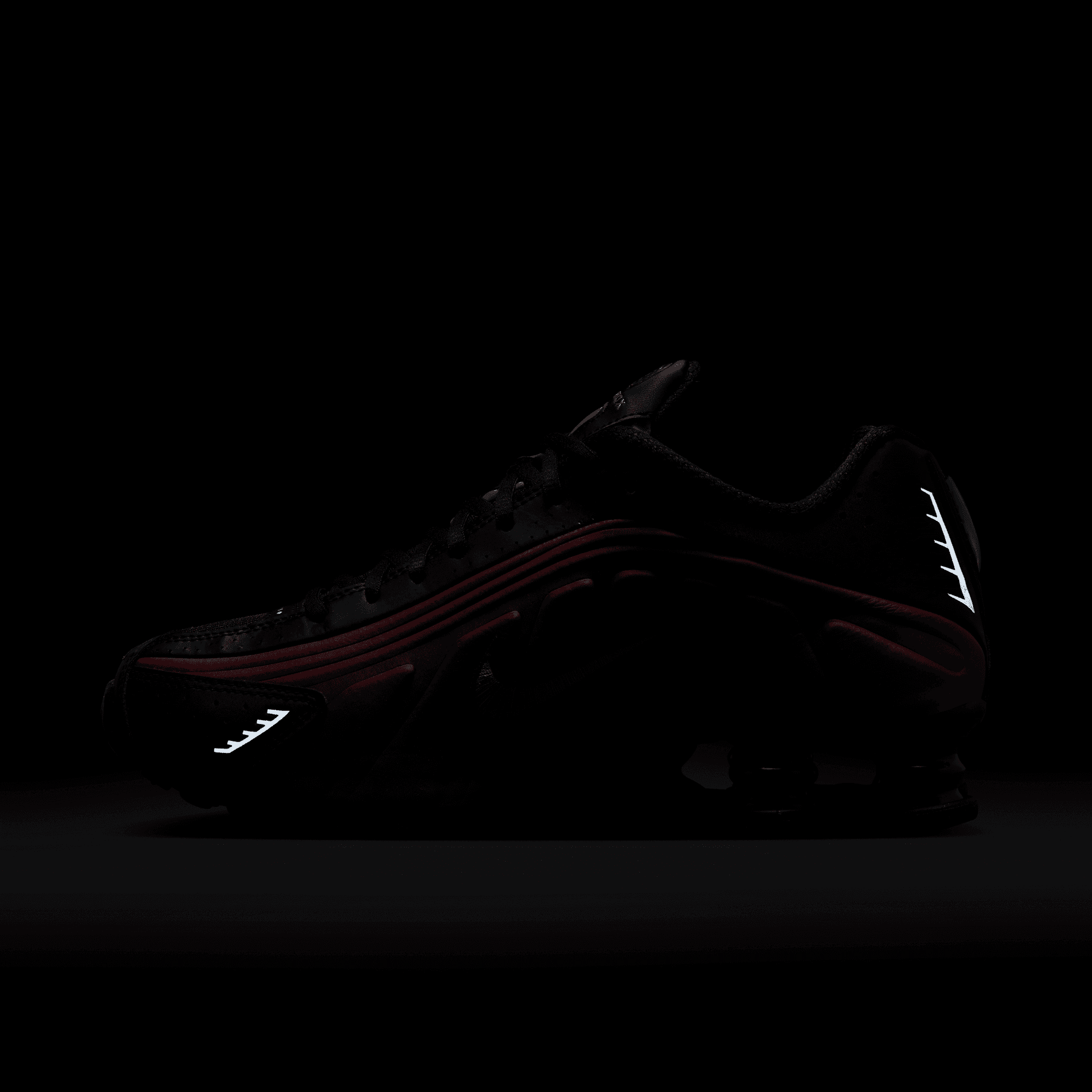 Women's Nike Shox R4 "Black Team Red"