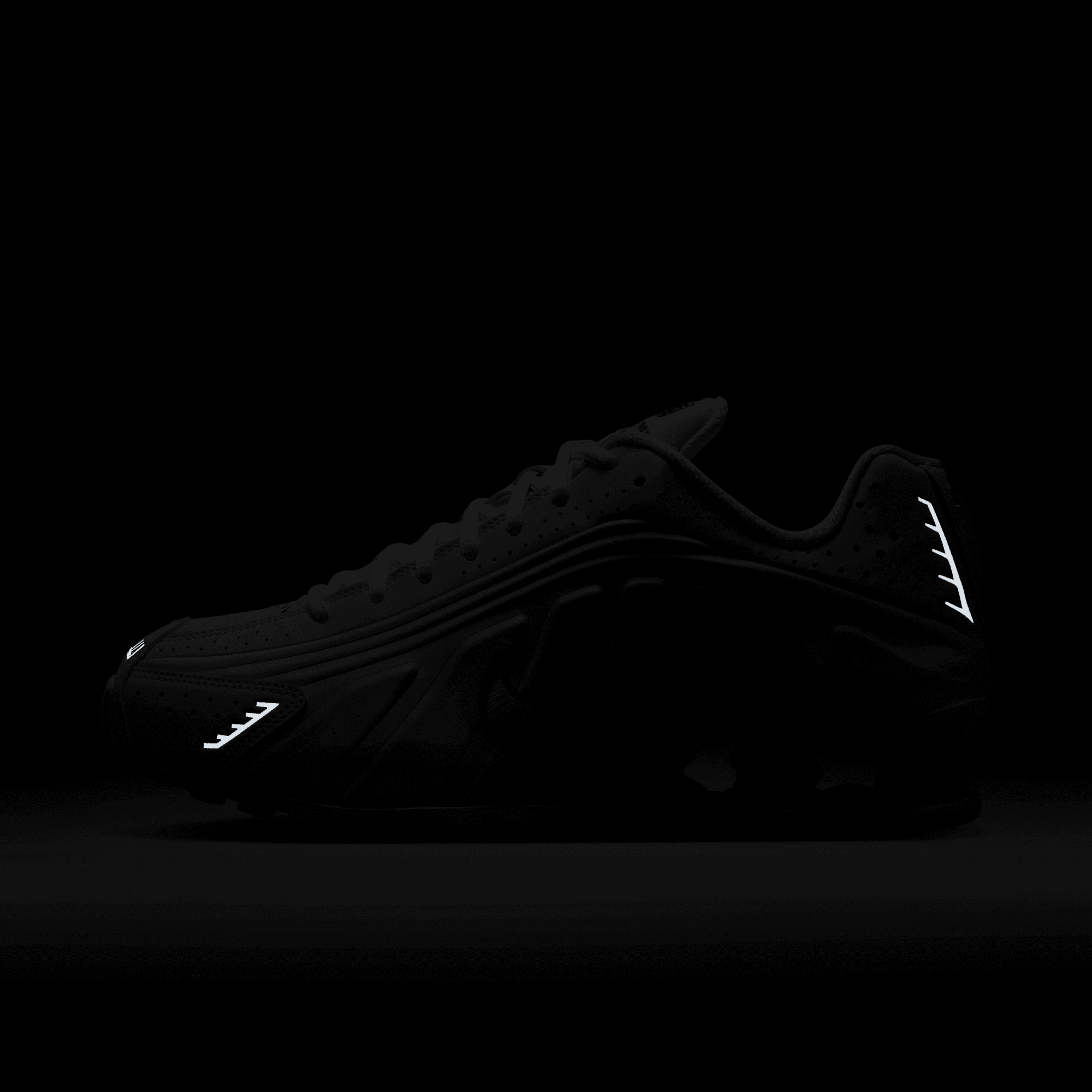 Women's Nike Shox R4 "Phantom Picante Red"