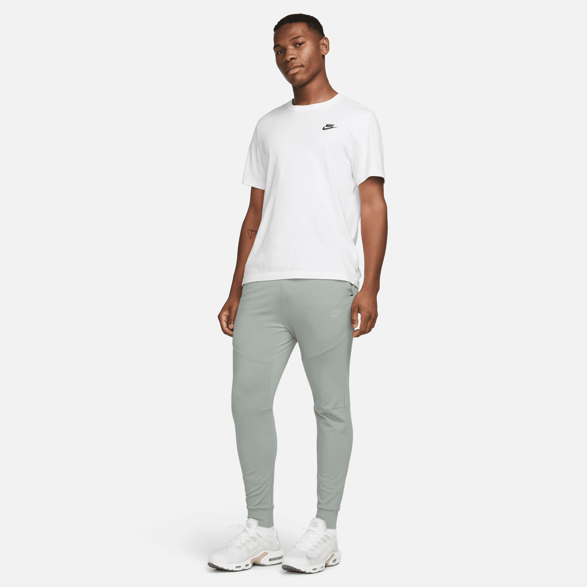 Men's Nike Sportswear Tech Fleece Lightweight Slim-Fit Jogger Sweatpants