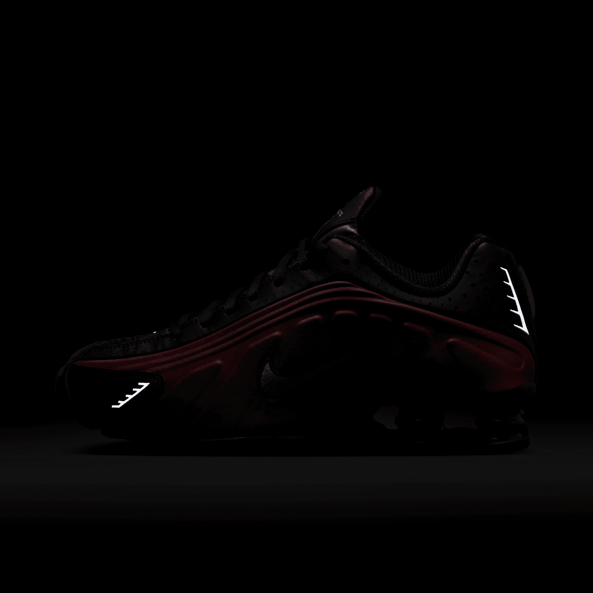 Women's Nike Shox R4 "Black Team Red"
