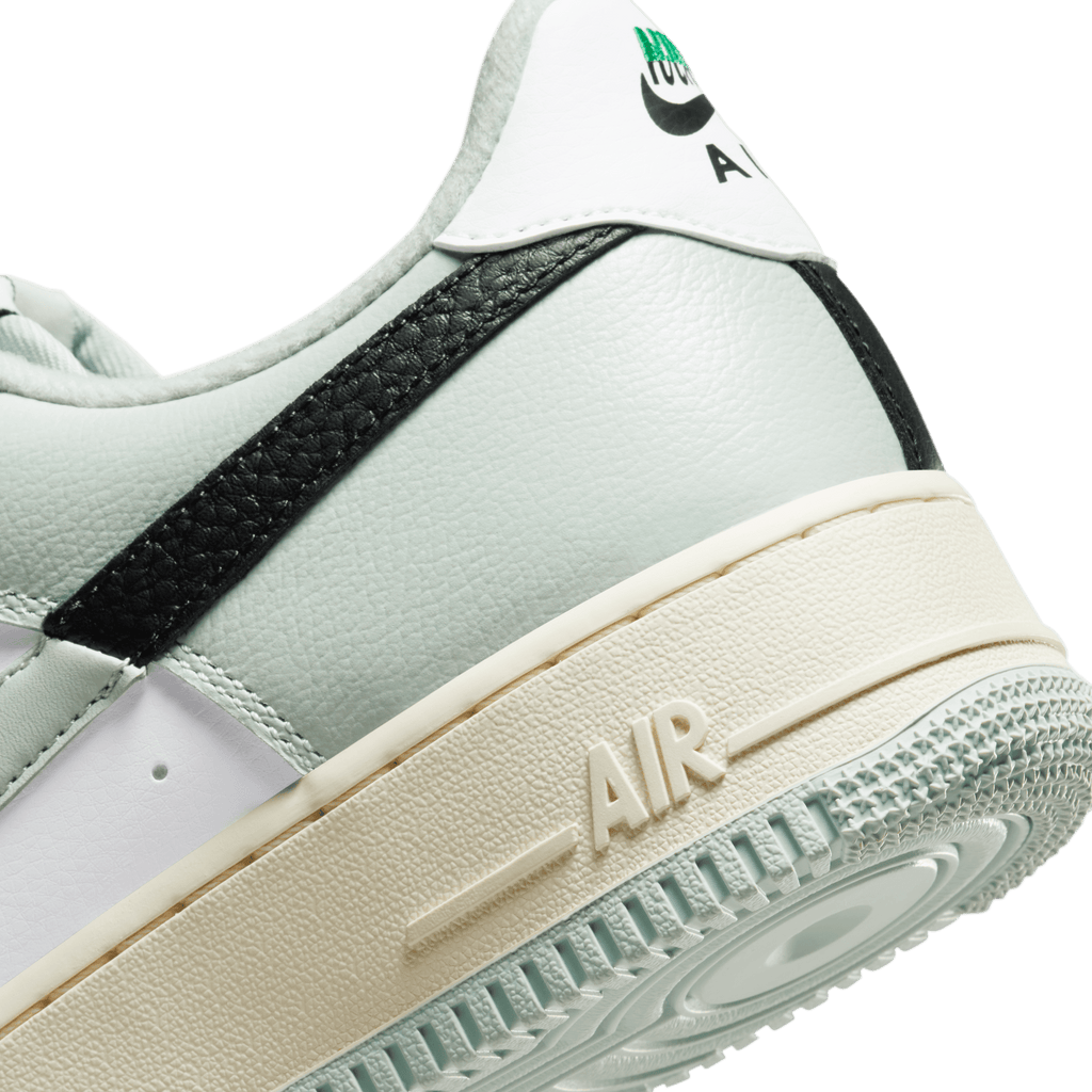 Men's Nike Air Force 1 '07 LV8