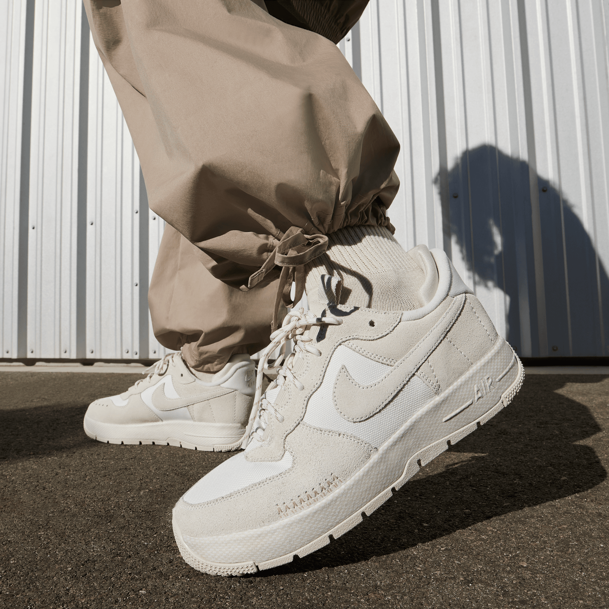Nike air force sales 1 desert sand aurora