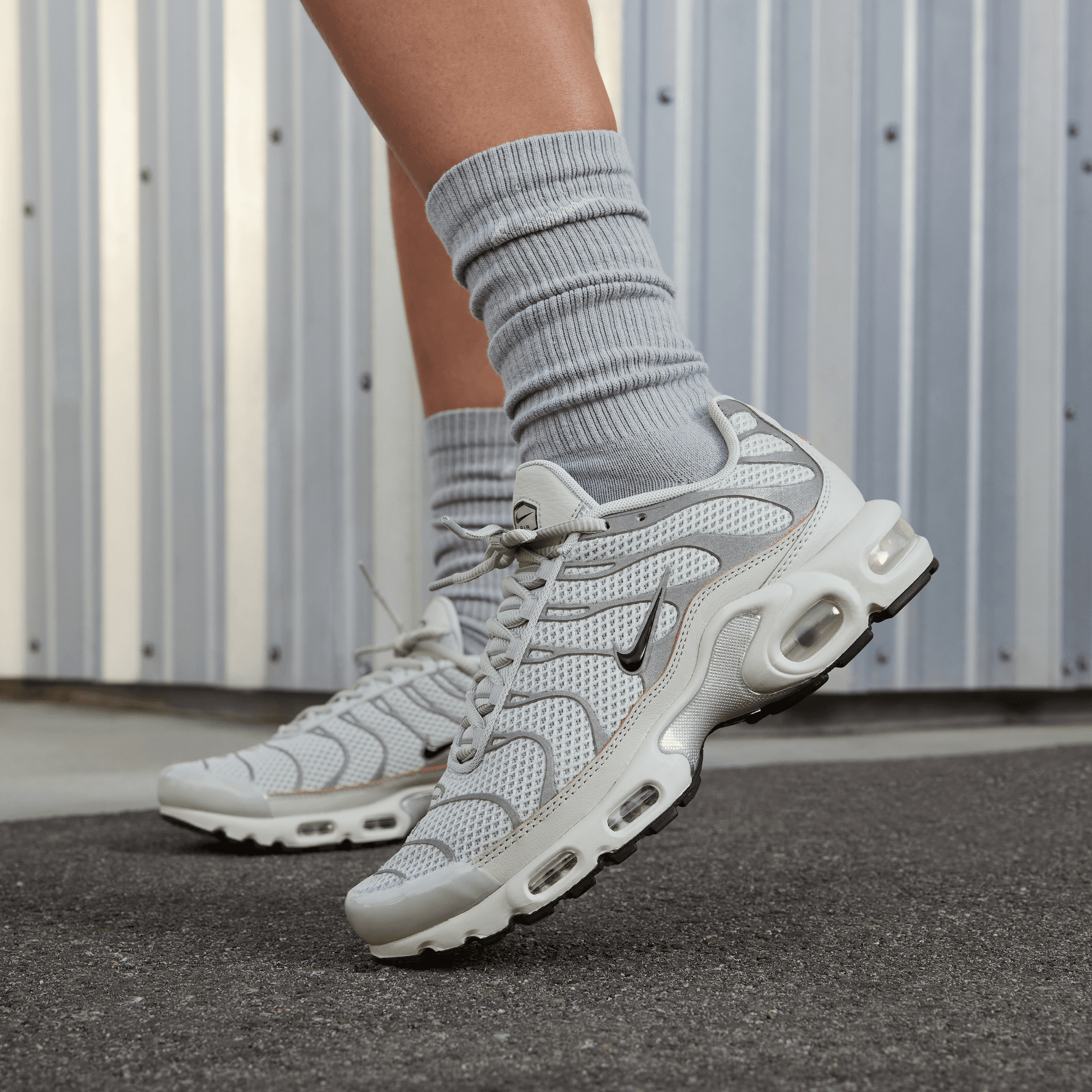 Women's W AIR MAX PLUS – The Closet - Main Image