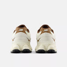 Men's/Women's New Balance 9060 "Breakfast Tea"