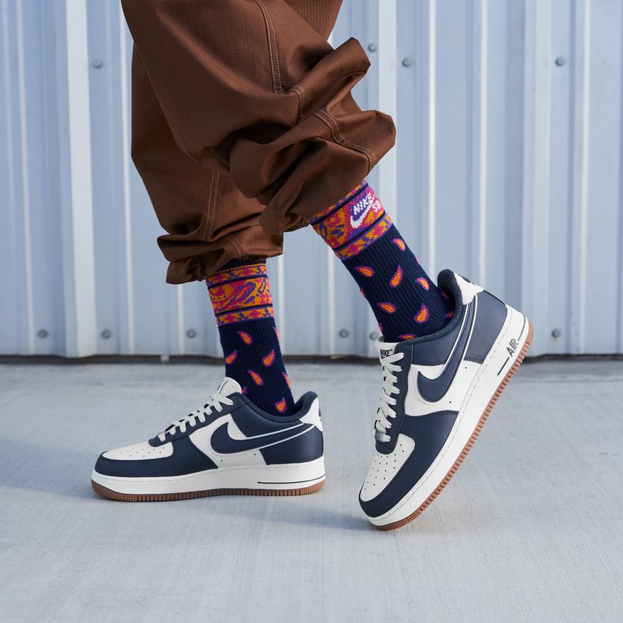 nike men air force 1 '07 lv8 sail midnight navy gum med brown